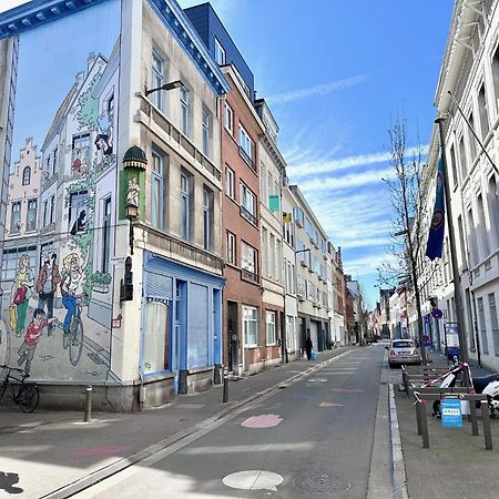 Colorful Pop Apartment In The Heart Of Antwerpen Bagian luar foto