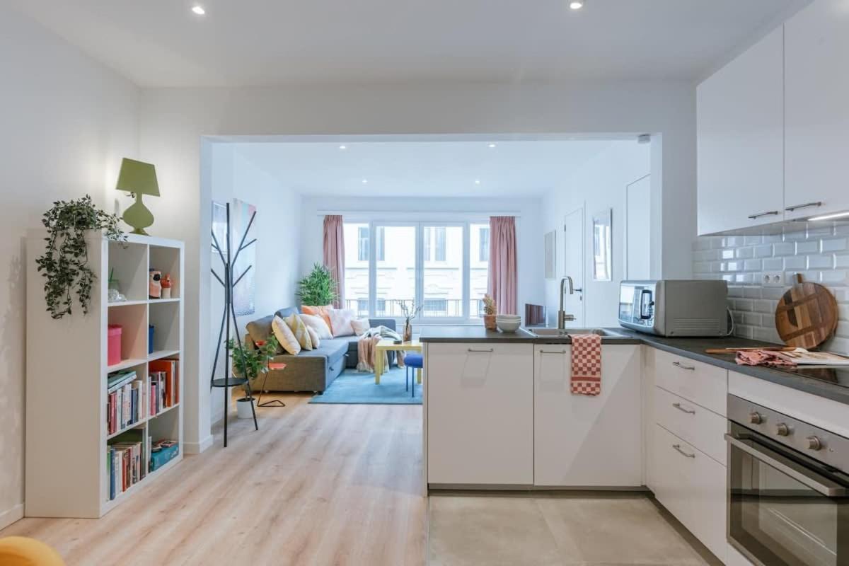 Colorful Pop Apartment In The Heart Of Antwerpen Bagian luar foto