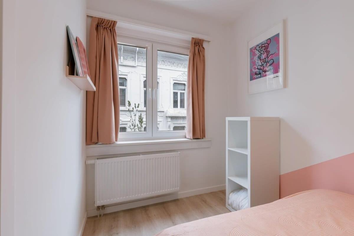 Colorful Pop Apartment In The Heart Of Antwerpen Bagian luar foto