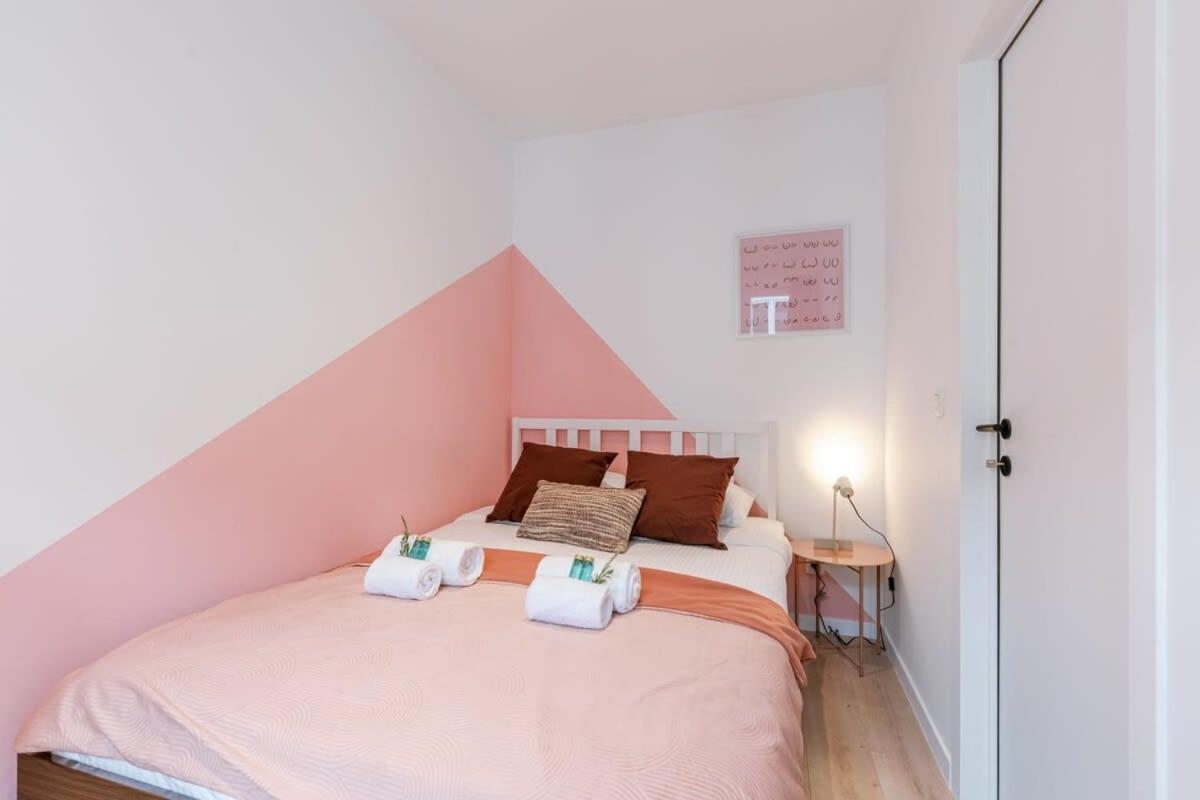 Colorful Pop Apartment In The Heart Of Antwerpen Bagian luar foto