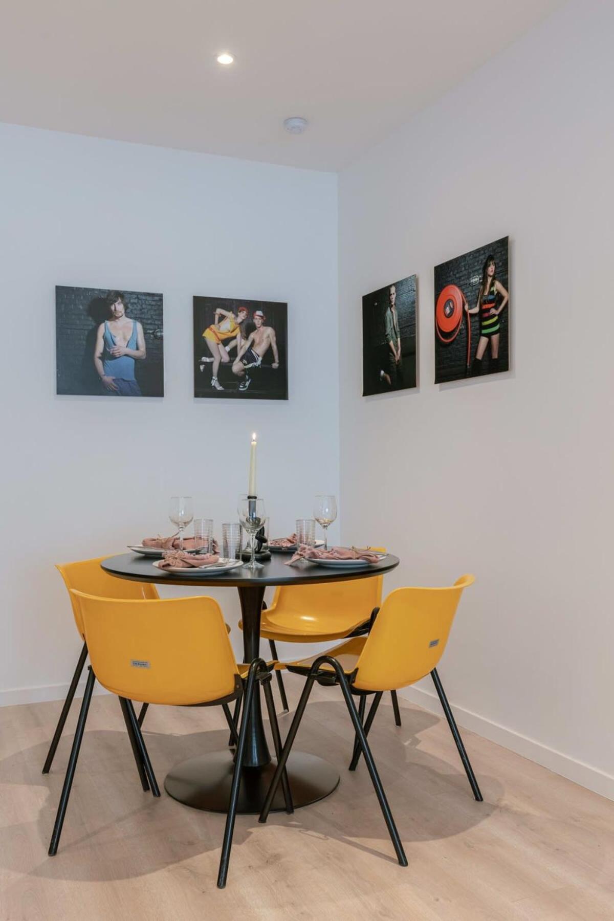 Colorful Pop Apartment In The Heart Of Antwerpen Bagian luar foto