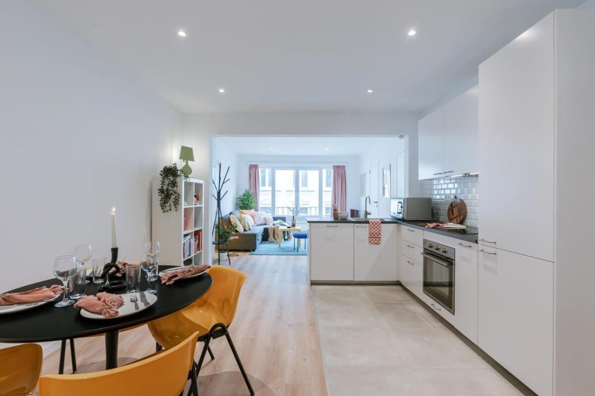 Colorful Pop Apartment In The Heart Of Antwerpen Bagian luar foto