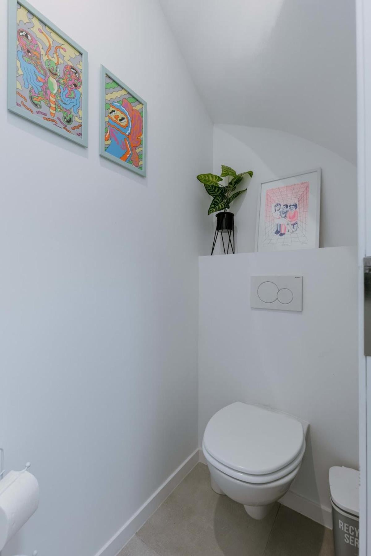 Colorful Pop Apartment In The Heart Of Antwerpen Bagian luar foto