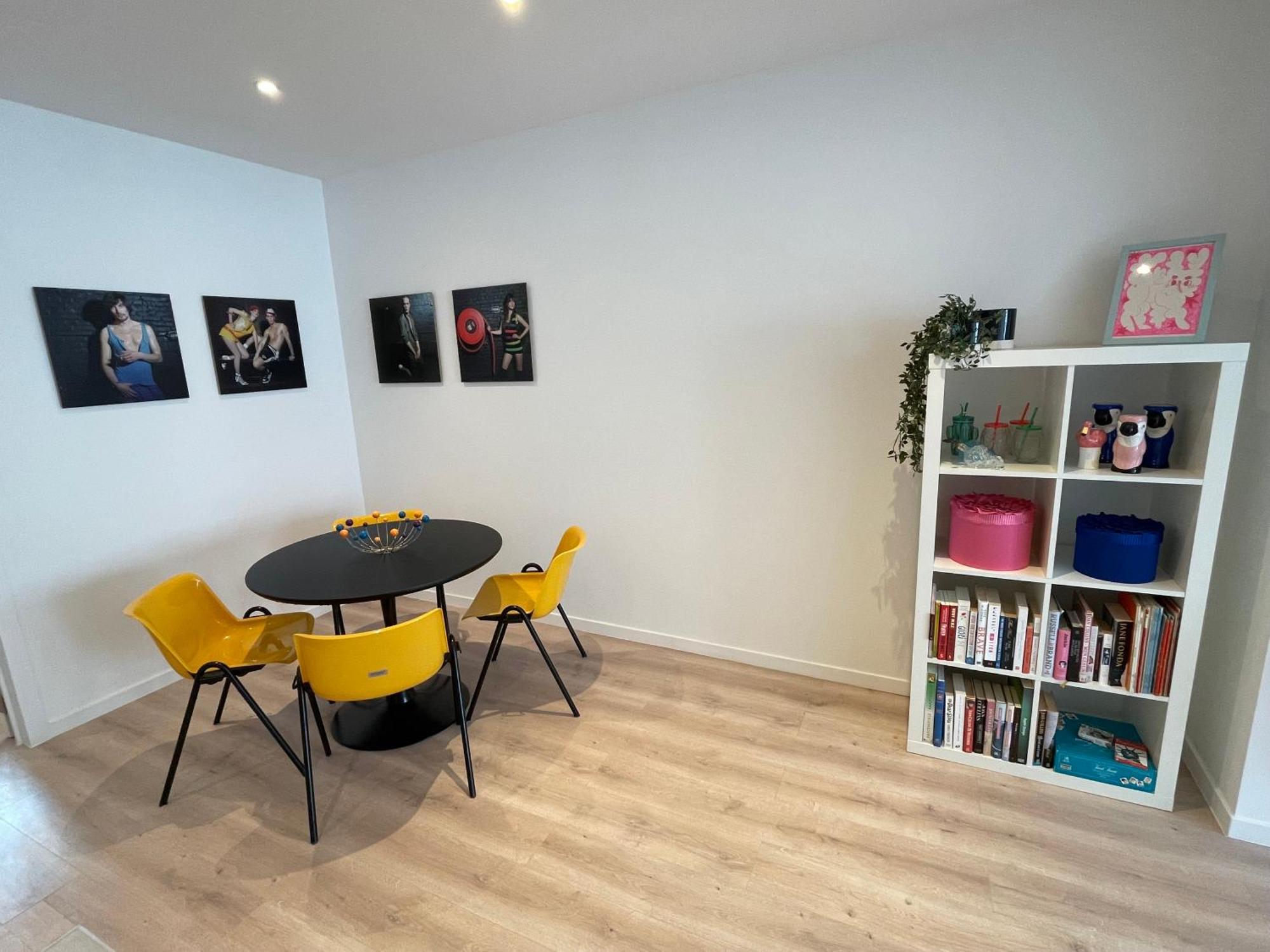 Colorful Pop Apartment In The Heart Of Antwerpen Bagian luar foto