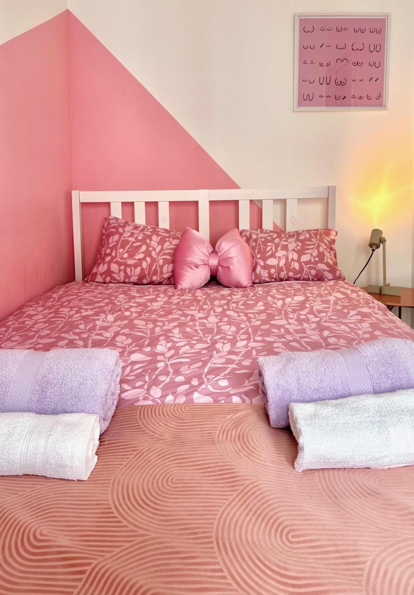 Colorful Pop Apartment In The Heart Of Antwerpen Bagian luar foto