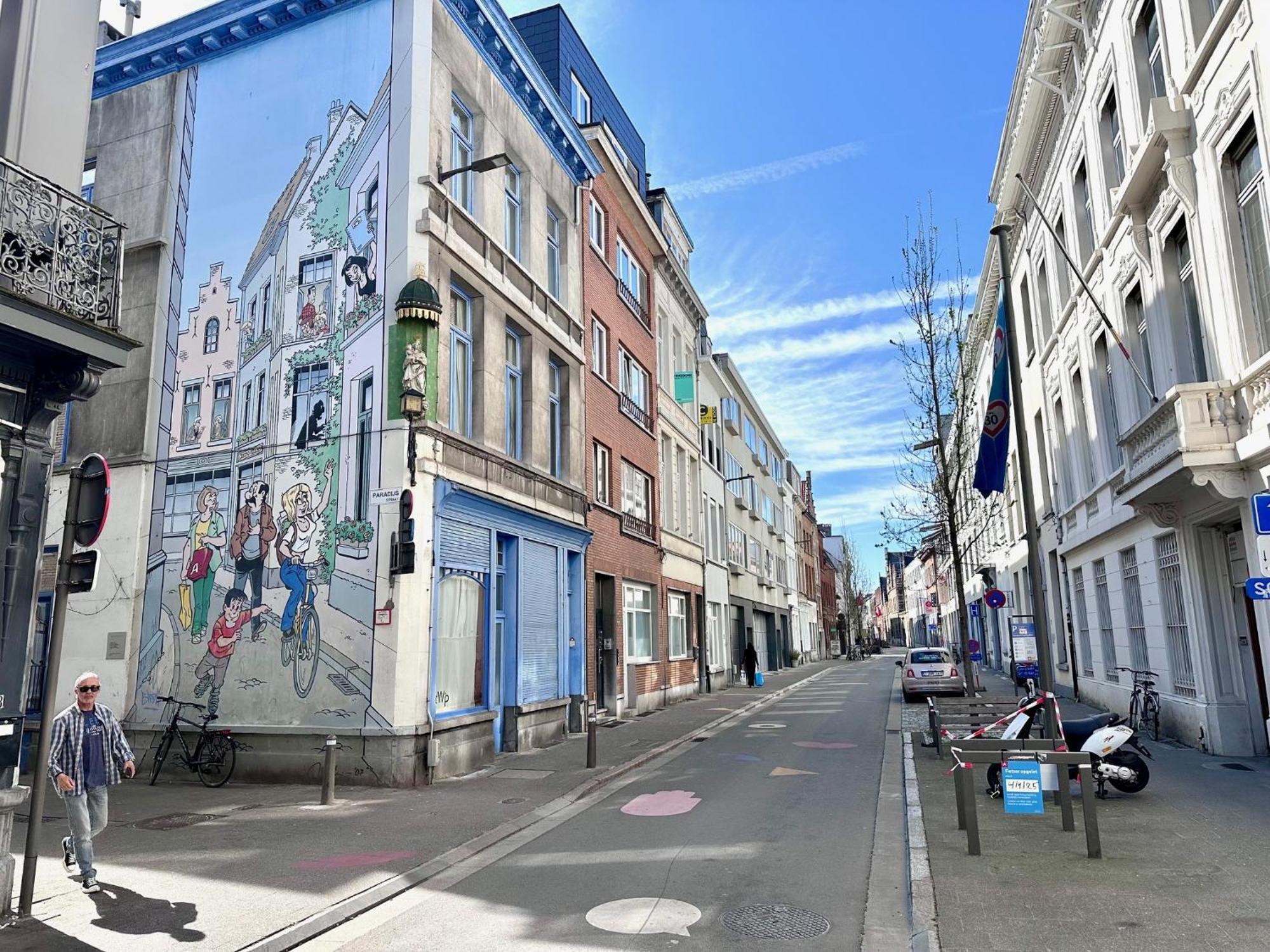 Colorful Pop Apartment In The Heart Of Antwerpen Bagian luar foto
